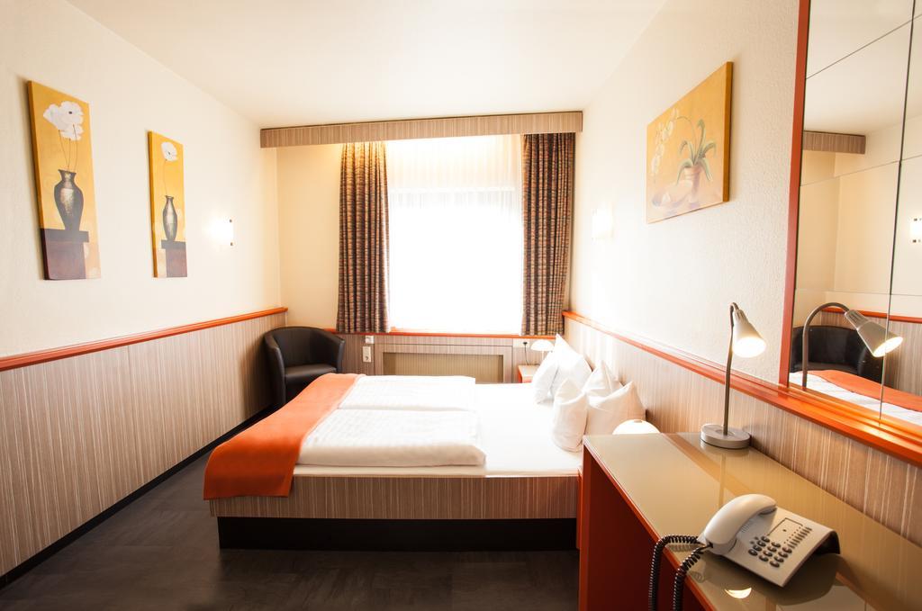 Trip Inn Hotel Ariane Кельн Екстер'єр фото