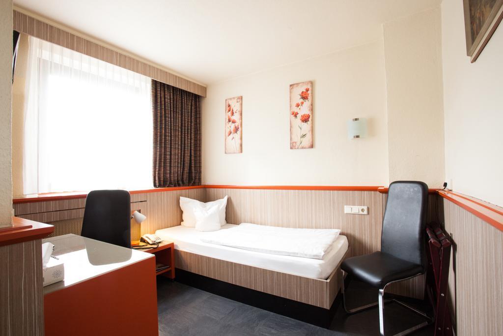 Trip Inn Hotel Ariane Кельн Номер фото
