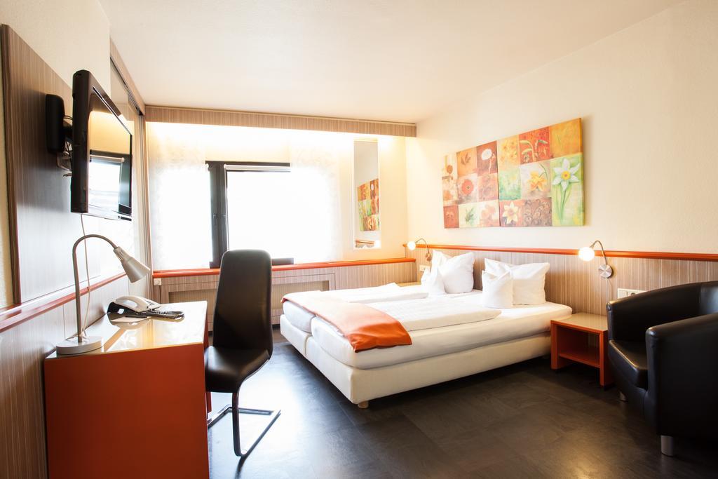 Trip Inn Hotel Ariane Кельн Екстер'єр фото