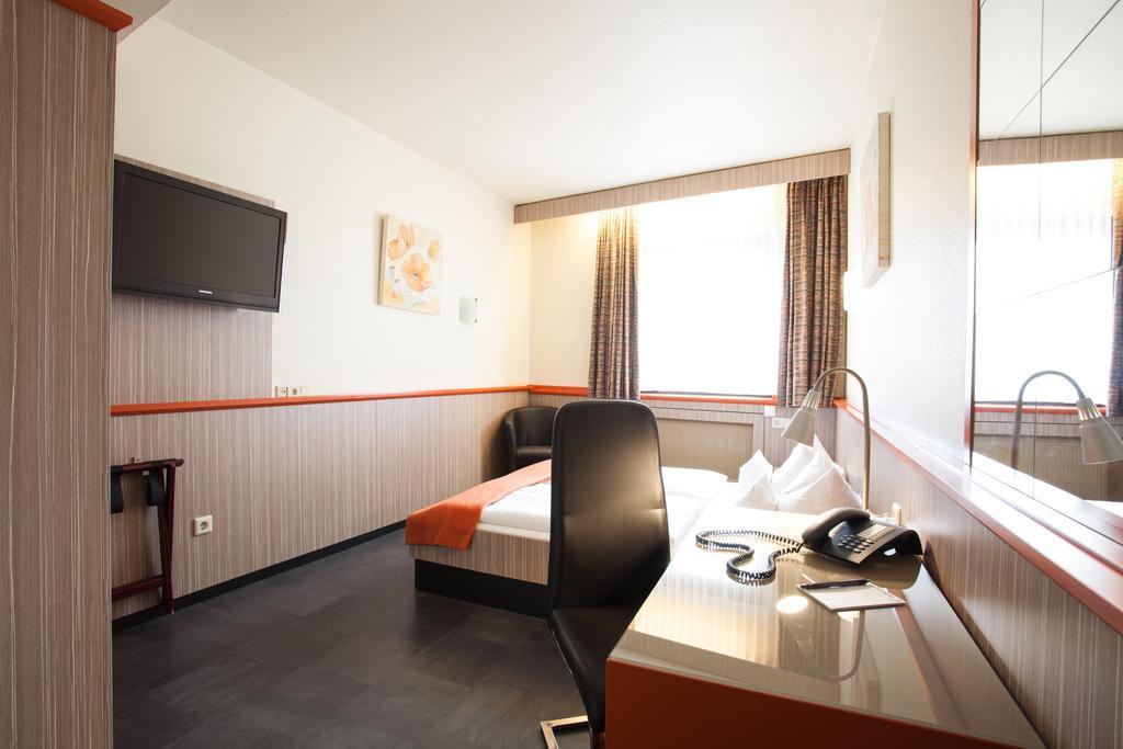 Trip Inn Hotel Ariane Кельн Екстер'єр фото