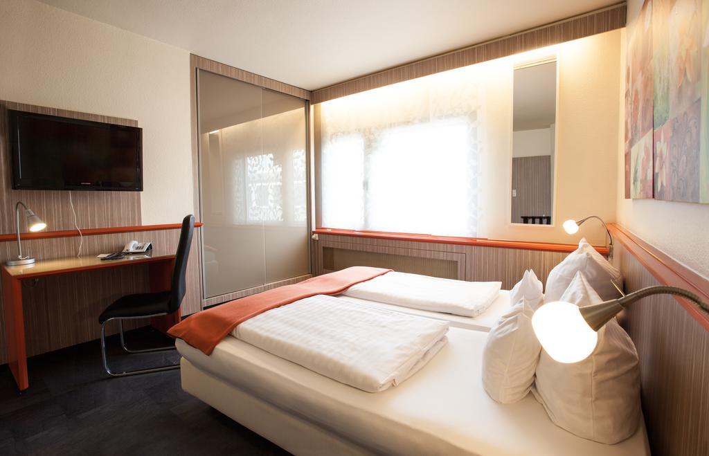 Trip Inn Hotel Ariane Кельн Екстер'єр фото
