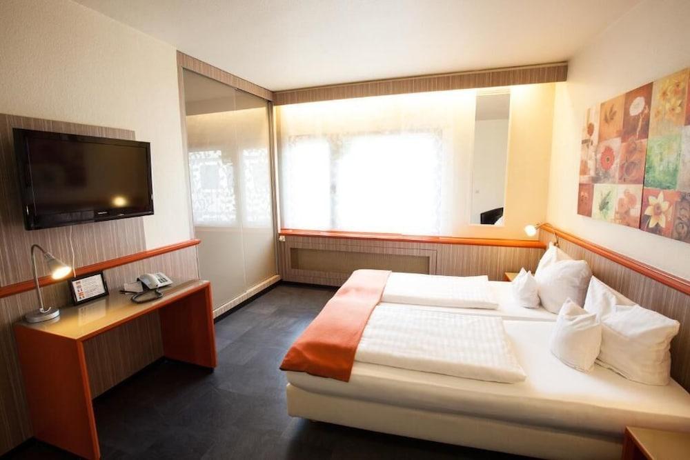 Trip Inn Hotel Ariane Кельн Екстер'єр фото