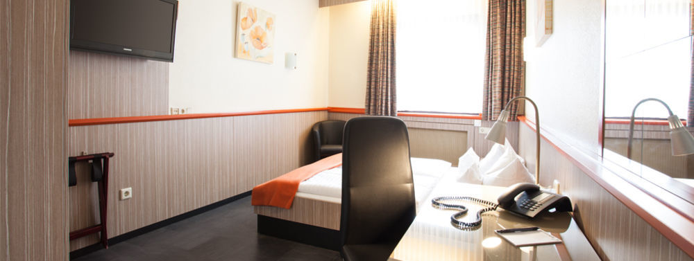 Trip Inn Hotel Ariane Кельн Екстер'єр фото