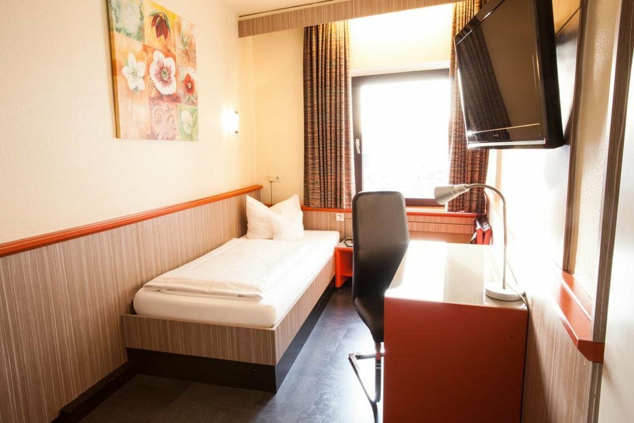Trip Inn Hotel Ariane Кельн Екстер'єр фото