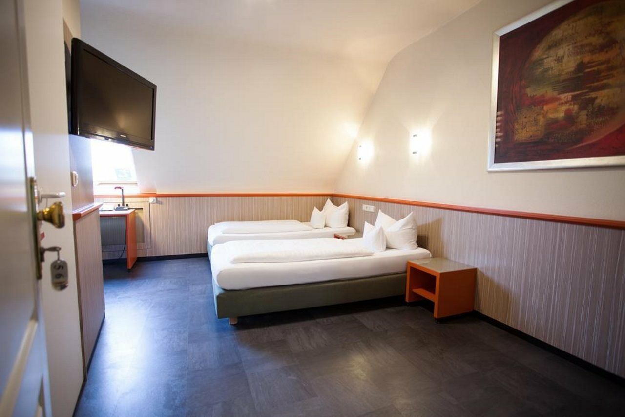 Trip Inn Hotel Ariane Кельн Екстер'єр фото